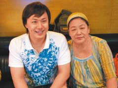 萧煌奇眼睛是怎么失明的，竟然是先天性的