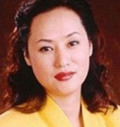 陈丽华老师年轻时的照片，她的第一任丈夫是谁