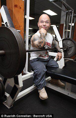 1.3米男子与1.9米变性女相爱 