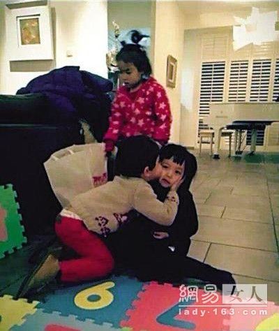 刘烨儿子强吻赵薇女儿 网友为吴彦祖抱不平