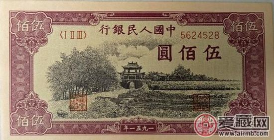　　第五套人民币相对于前四套钱币来说，特殊冠字号的第五套钱币算是刚刚进入收藏领域，但是却给人们带来了视觉上的享受和新的投资品种，吸引了众多收藏爱好者的青睐，成为了收藏领域的新宠。.jpg