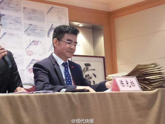 陈光标开发布会回应切胃减肥：身体没任何手术疤痕
