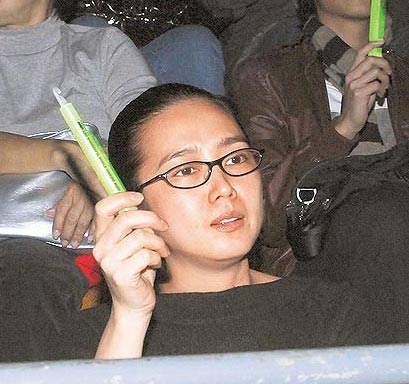 朱丽倩观看华仔演唱会