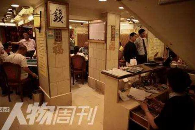 他亲历李连杰经纪人被9枪爆头，刘嘉玲裸照风波