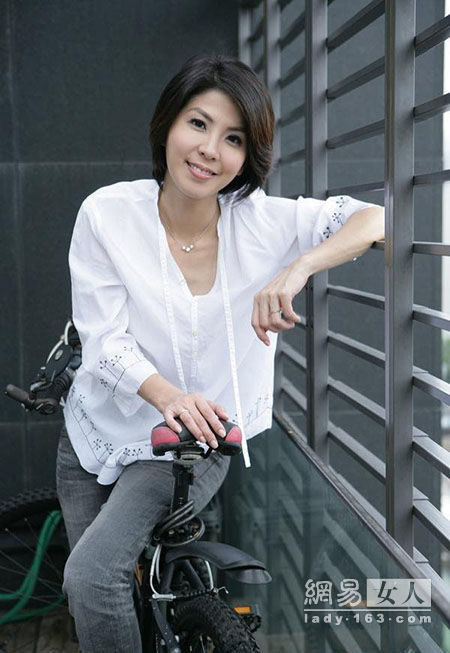 周渝民恋情终曝光 前度女友个个是美女
