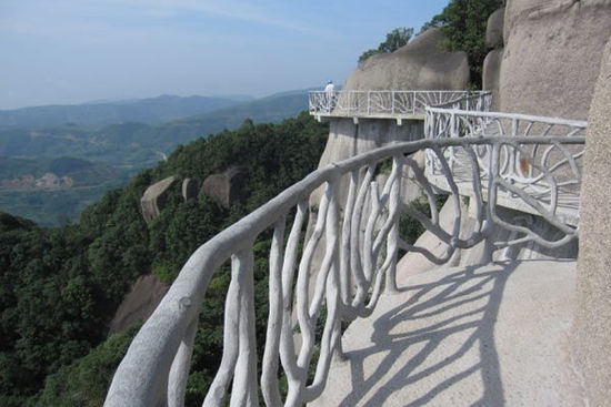 河北现玻璃悬空栈道！看中国十大悬空栈道
