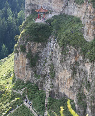河北现玻璃悬空栈道！看中国十大悬空栈道