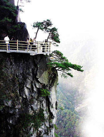 河北现玻璃悬空栈道！看中国十大悬空栈道