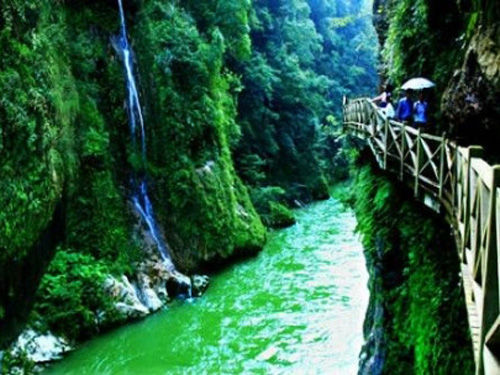 河北现玻璃悬空栈道！看中国十大悬空栈道