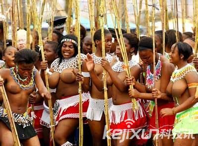 斯威士兰国王选妃 十万处女袒胸露乳翩翩起舞
