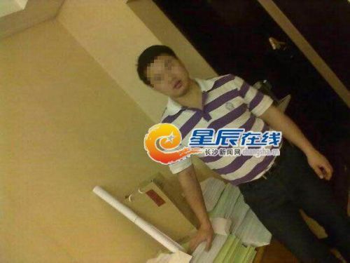 图为袁某。