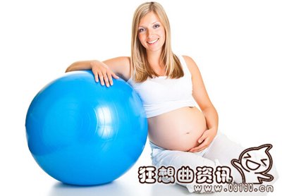 俄女子挺孕肚练瑜伽图，孕妇锻炼的最佳时间是什么时候