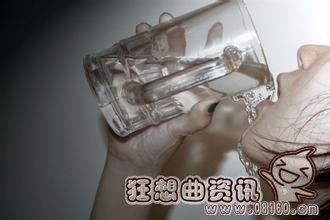 老人不吃饭仅喝水坚持多久，只喝水可以补充身体所需要的物质吗