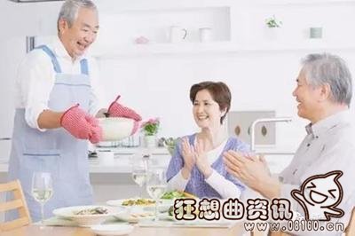 老人不吃饭仅喝水坚持多久，只喝水可以补充身体所需要的物质吗