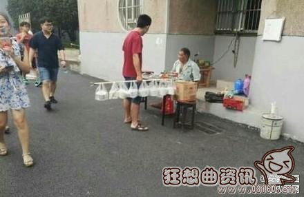 大学生恭喜室友找到女朋友，盘点校园常见的中国好室友的表现