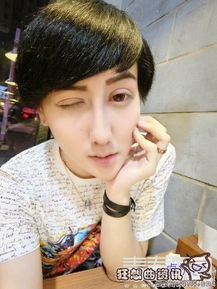 蛇精男刘梓晨整容前长什么样?刘梓晨是怎么走红网络的