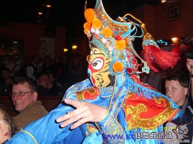 关于变脸戏是怎么变脸的，揭秘川剧变脸的由来