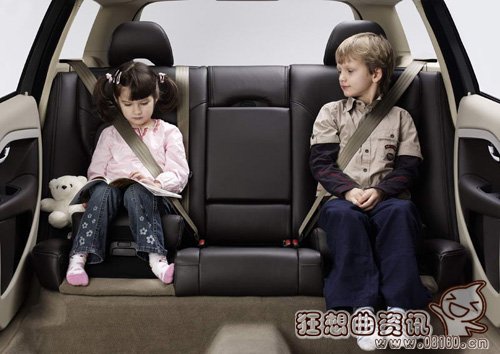 副驾驶位不能坐什么人，副驾驶大人抱着小孩会扣分吗