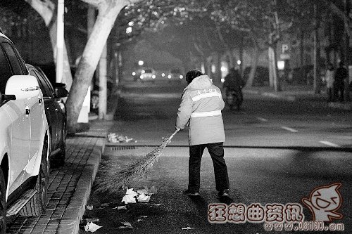 洒水的环卫工多少工资，环卫工一天工作时间是多少