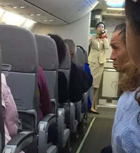 韩国空姐打中国老人 打人后让大家安静