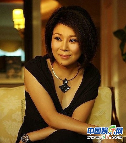 揭秘名媛奢华生活：修甲美容 打飞的逛街