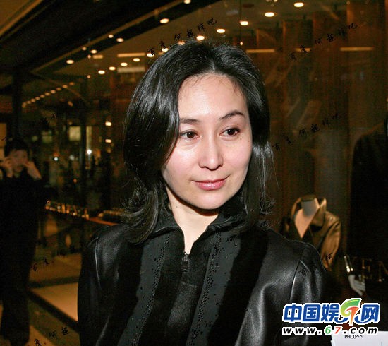 揭秘名媛奢华生活：修甲美容 打飞的逛街