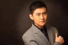 任柯诺为什么老演飞行员，他挺帅的为什么不火？