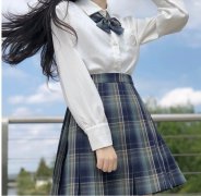 JK制服正品大概多少钱一套，JK制服配什么鞋子好看？