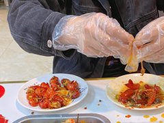 吃虾是什么梗？男生请女生吃虾的寓意解读