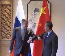 碰肘礼是哪个国家的礼仪？碰肘礼的来源介绍