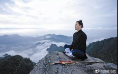 打坐时腿疼怎么坚持?盘腿打坐的功效与作用