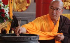 点香用左手还是右手？烧香点香应该是左手还是右手