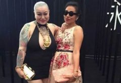冯萍光头姐以前照片，冯萍一家三口照片