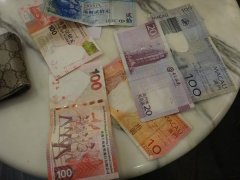 去澳门是用港币还是澳币？去澳门买什么比较好？