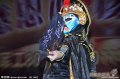 关于变脸戏是怎么变脸的，揭秘川剧变脸的由来