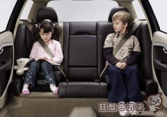 副驾驶位不能坐什么人，副驾驶大人抱着小孩会扣分吗