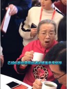 李明启为什么83岁还当评委出来工作，她年轻时候的旧照来了