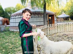 乌兰图雅的眼睛好丑怎么回事，她的视力是正常的吗？