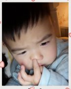 吃鼻屎的人聪明，可以提高智力真的假的