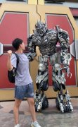 环球影城威震天是真人吗？还是机器人？是什么原理？