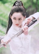白璎和朱颜什么关系？白璎和时影什么关系？
