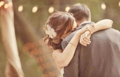 老公和前女友联系说明什么？老公找小姐算出轨吗