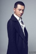 杨奇鸣最新酷装写真