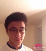 赌王儿子何猷君堪称现实版霸道总裁，何猷君与女友袁紫侨CoCo秀恩爱