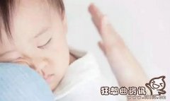 吐的时候为什么要拍拍背？为什么人们都喜欢拍拍背？