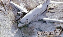 实拍飞机因降雪冲出跑道，下雪天气飞机适合起飞吗？