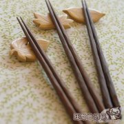吃饭时筷子断了有什么预兆？吃饭时如何正确的使用筷子？