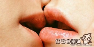 接吻姿势看出他多爱你？男人接吻时喜欢闭着眼睛是什么意思？