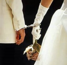 应该如何看待不婚主义的人？不婚主义产生的原因有哪些？