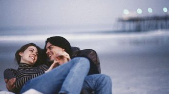 男友特别粘人怎么办？男友爱你的话会有哪些表现？